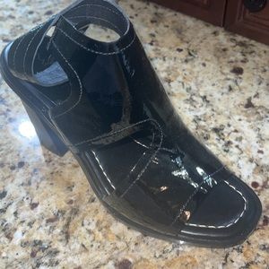 Donald Pliner sandals size 8.5 brand spanking new